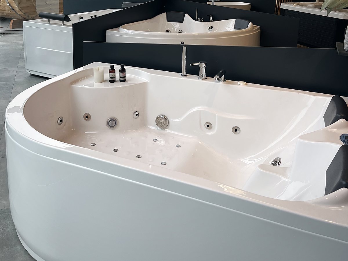 Indendørs spa i WellMores showroom i Egtved