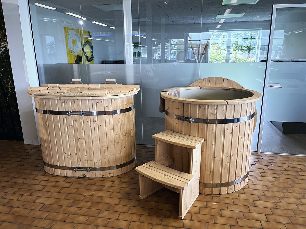 Koldtvandskar i WellMores showroom i Egtved